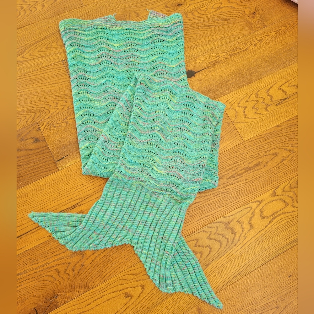 Turquoise Mermaid Tail Blanket